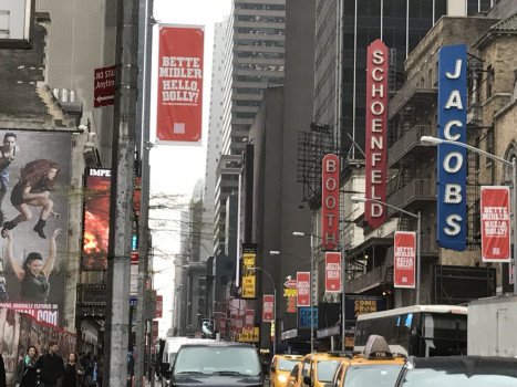 Разнообразие падает на второй план, поскольку критики нью-йоркского театра борются с экономикой