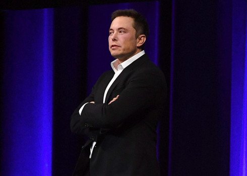 Что требуют кризиса? Илон Маск опровергает сомневающихся в Tesla на собрании акционеров
