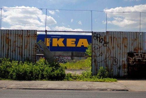 Первые выходные IKEA в красном крюке: пожимают плечами