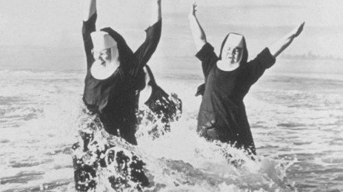 Женщины становятся монахинями в Англии и Уэльсеят 25 лет высокой - воображайте это?