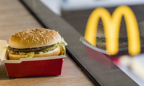 Генеральный директор McDonald's все еще не уверен в том, что бросится на подножку «безмясного»